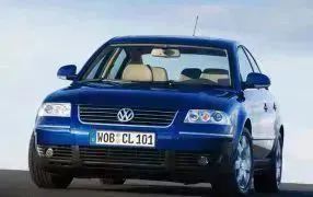 PASSAT mit Armlehne hinten mit Handschuhfach